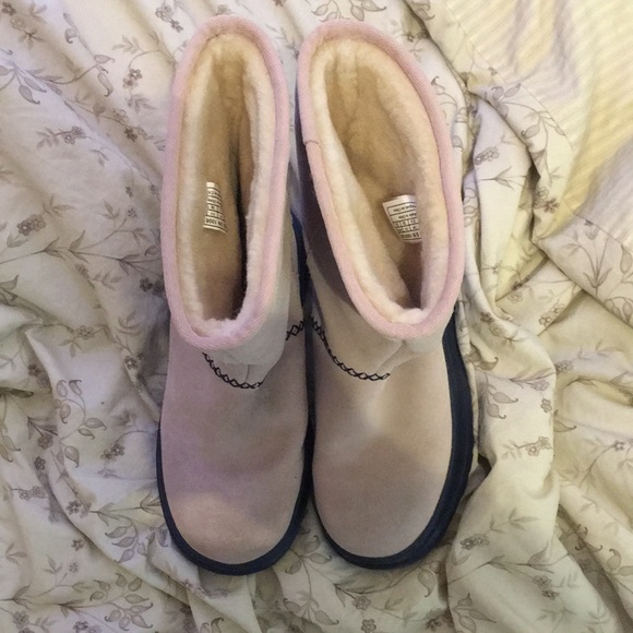 I Heart UGG by UGG Kisses Mini Boot - Picture 1 of 10